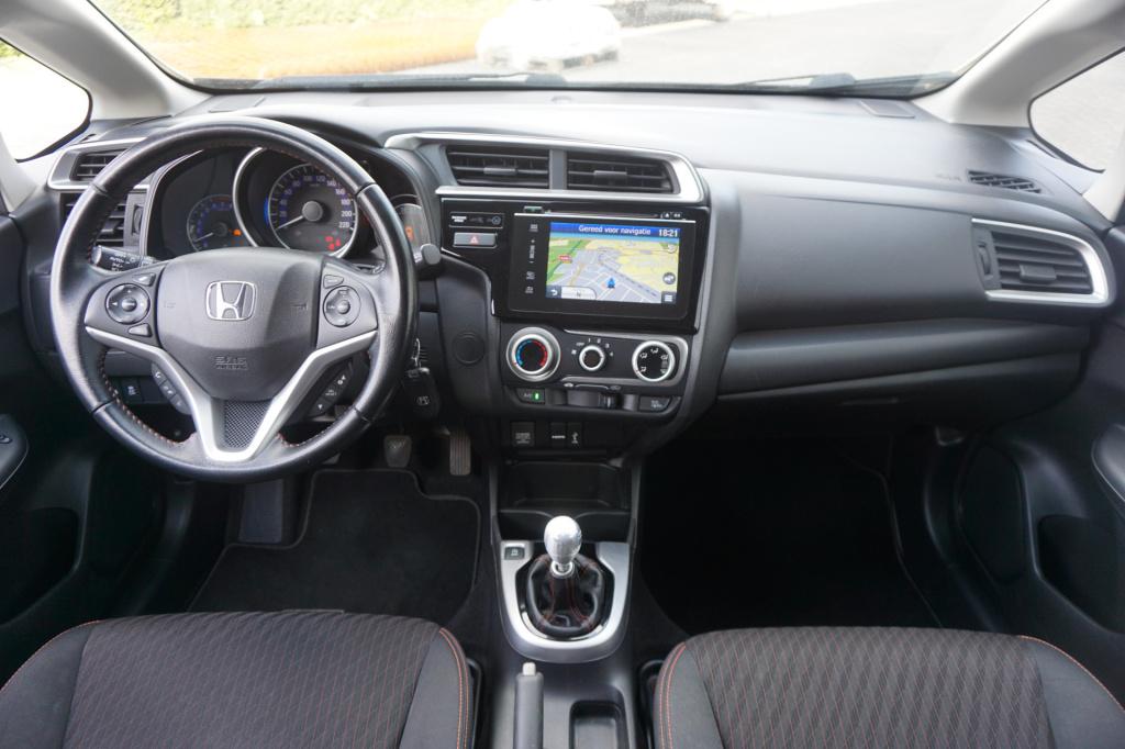 Honda Jazz 1.5 i-vtec dynamic airco / navi / cruise / stoelverw. / dab / ca