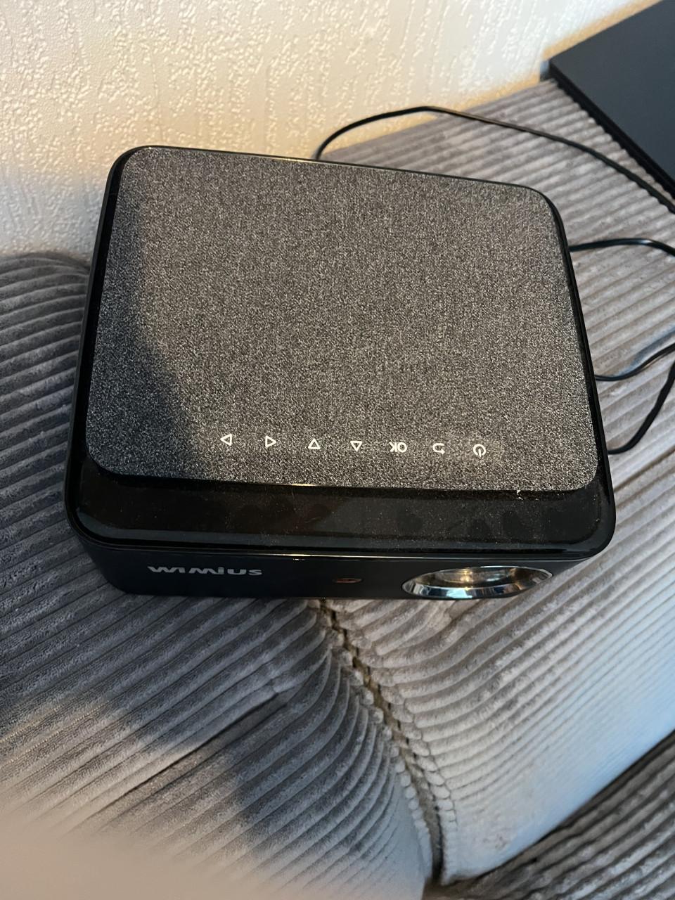 Beamer + projectiescherm set – WIMIUS beamer – goede staat