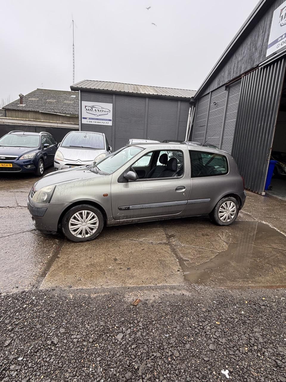 Renault Clio voljaar apk!