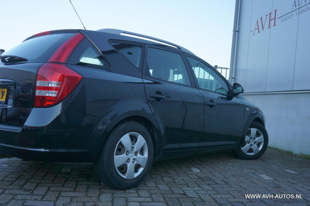 Kia Cee'd sporty wagon 1.4 x-tra