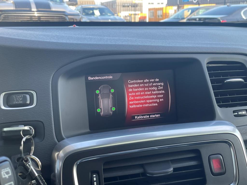 Volvo V60 2.0 d4 r-design automaat | schuifdak | leder | trekhaak