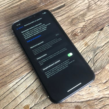 Iphone xr in 14 pro met barst