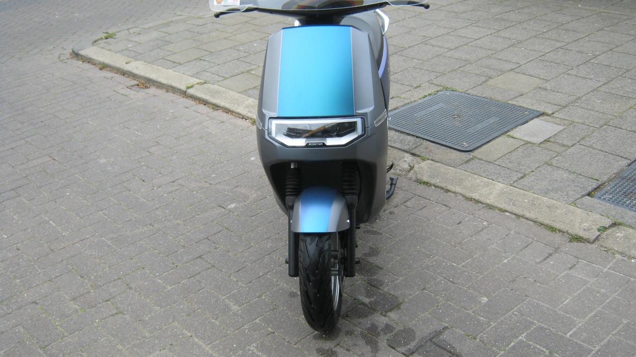TE KOOP ECOOTER  E2 UIT 2022   MET 2240 KM OP DE TELLER  950 EURO
