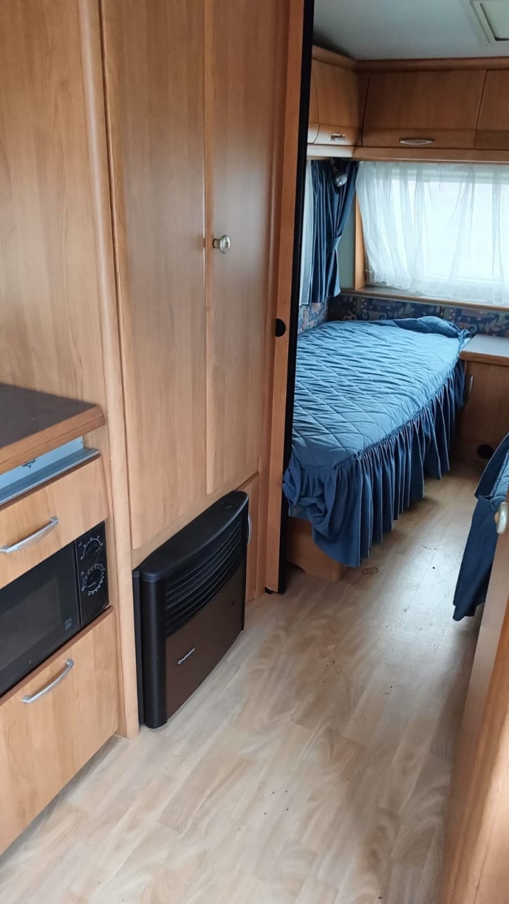 Hobby 540 (2000) met voortent en luifel