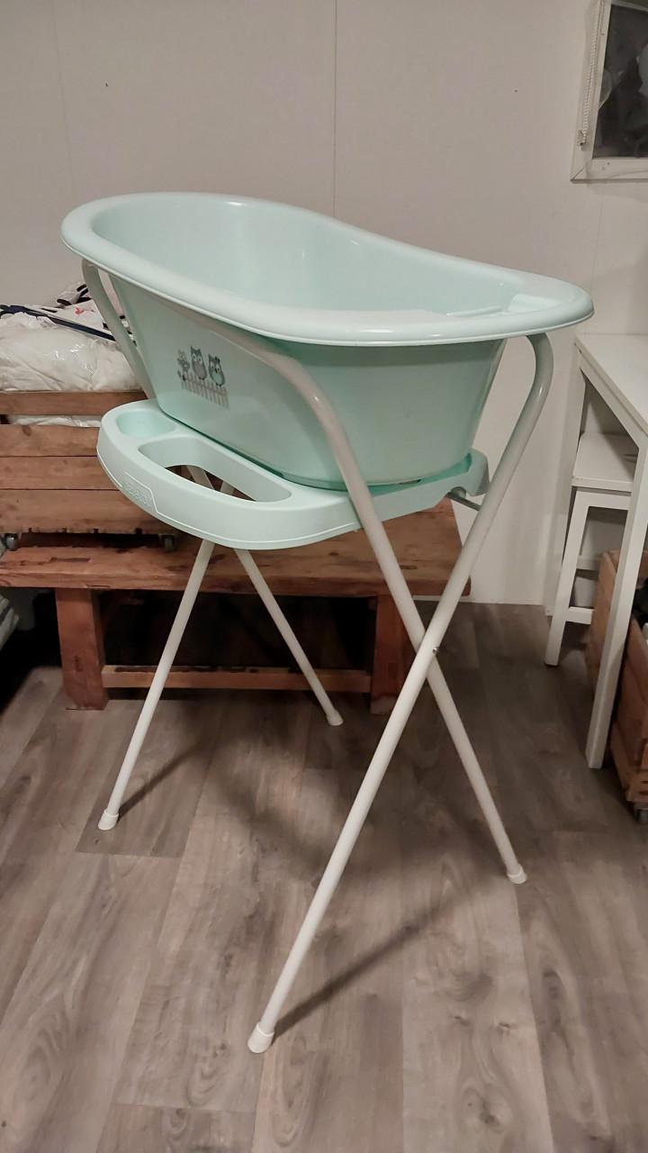 Bébéjou badstandaard 103cm incl. Bad, tummy tub en universeel badzitje.