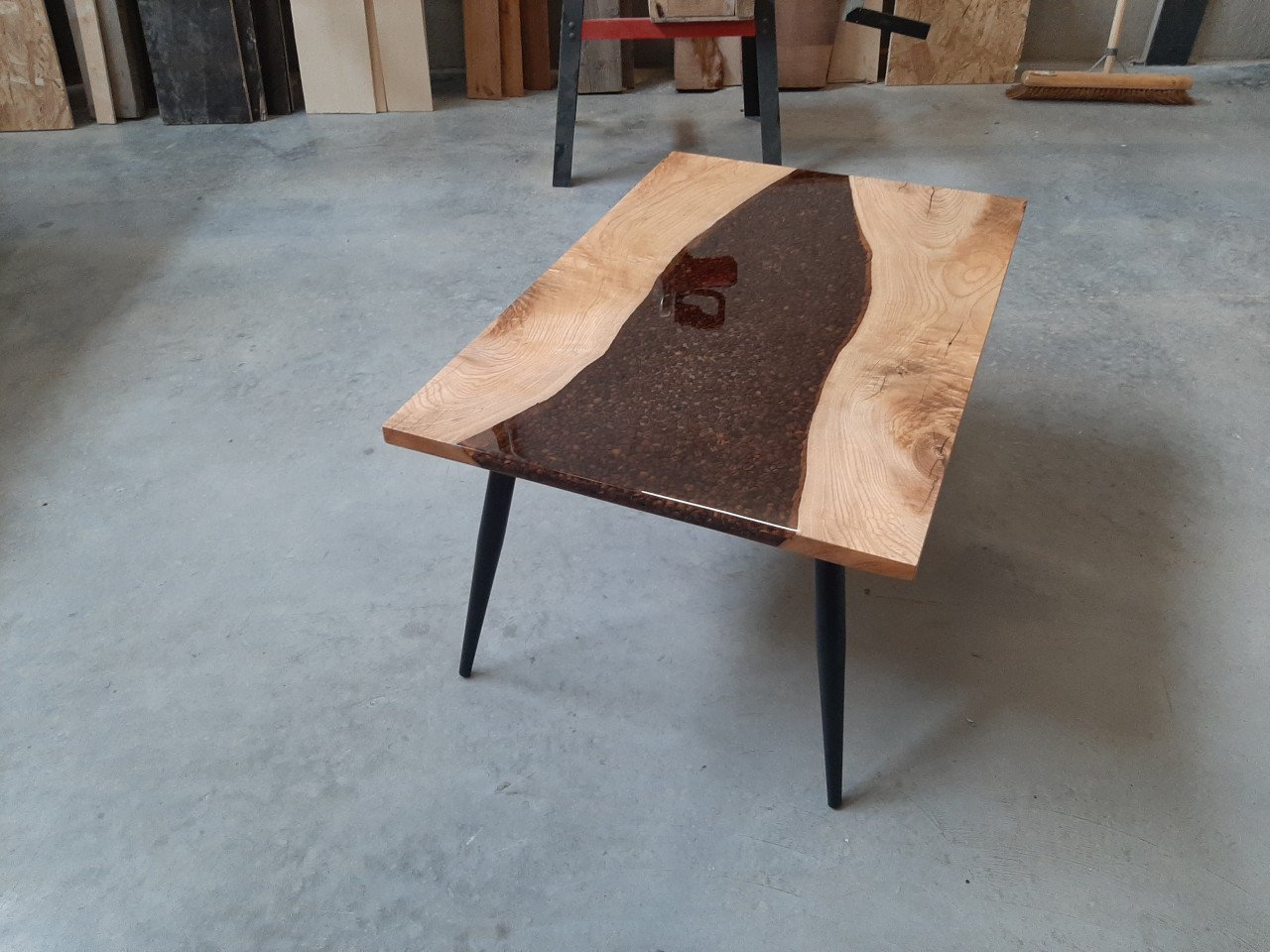 Epoxy koffiebonen tafel