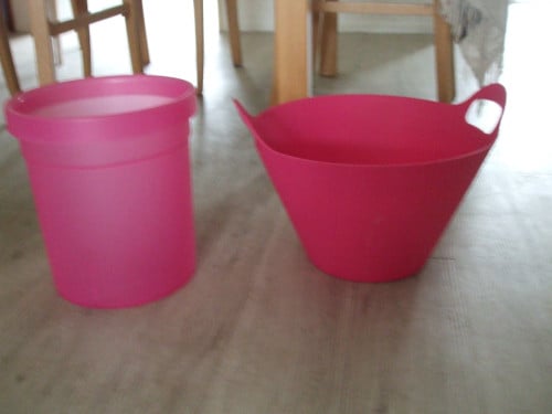 Te koop set prullenmand/wasmand.