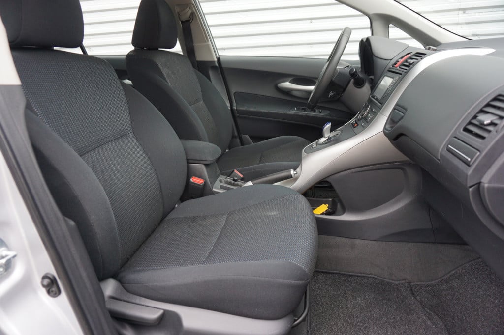 Toyota Auris 1.8 full hybrid aspiration automaat - airco / navi / cruise / 