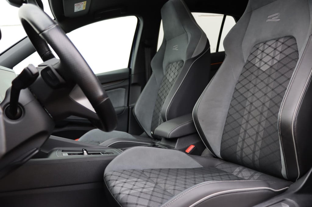 Volkswagen Golf 1.5 etsi r-line