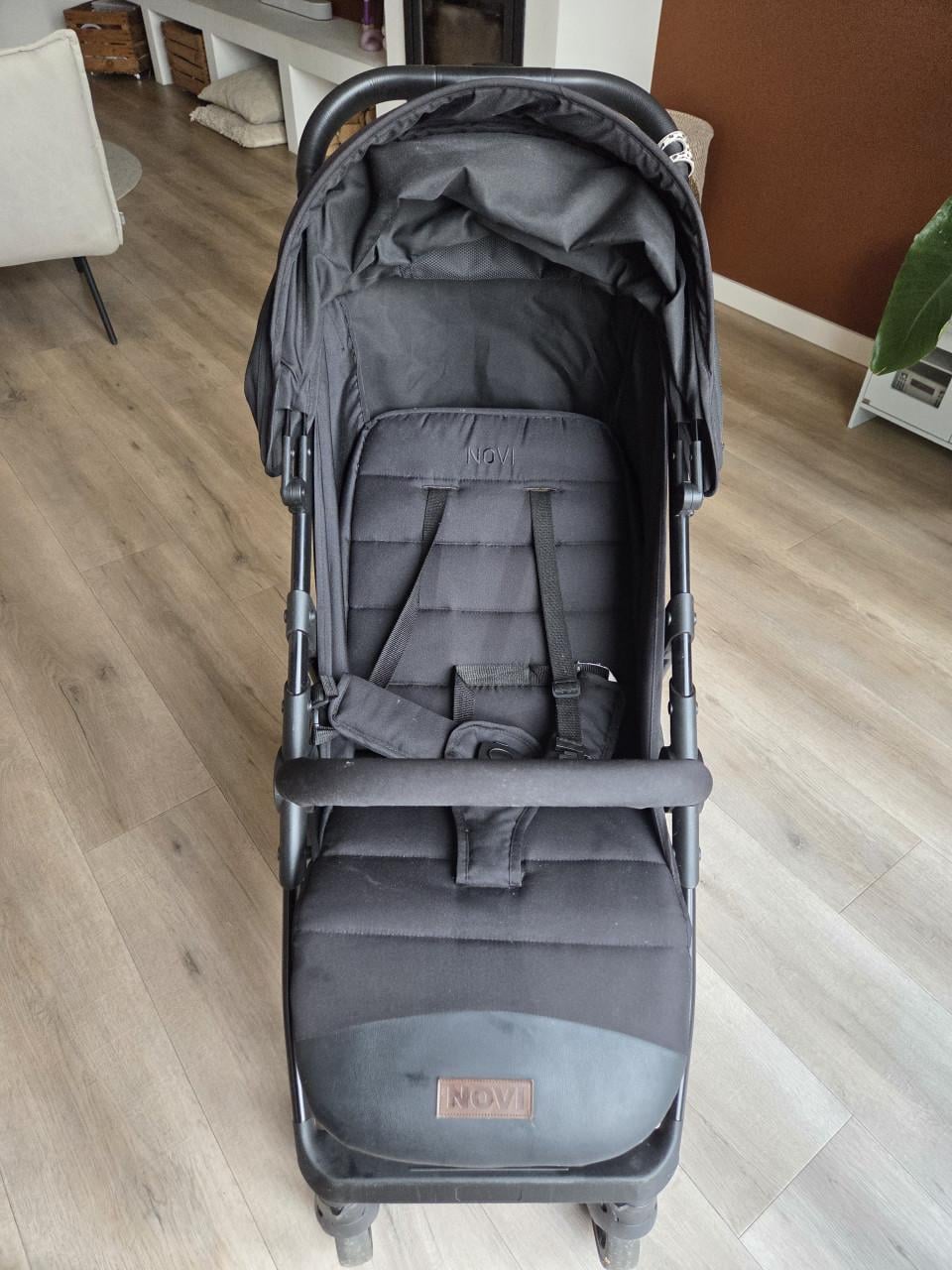 Novi Grande Go Buggy - zo goed als nieuw!