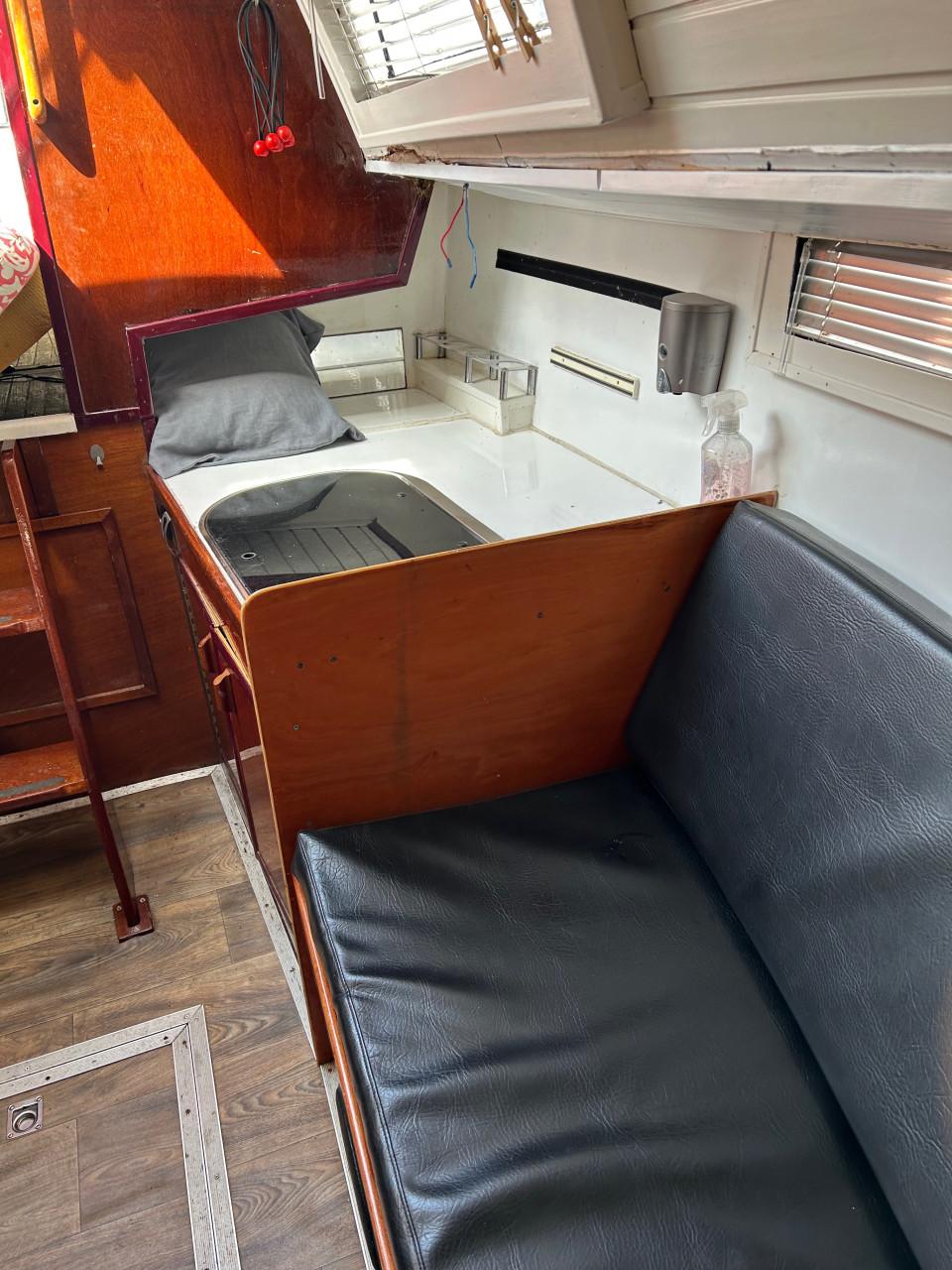 Kajuitzeilboot met mooie sole motor