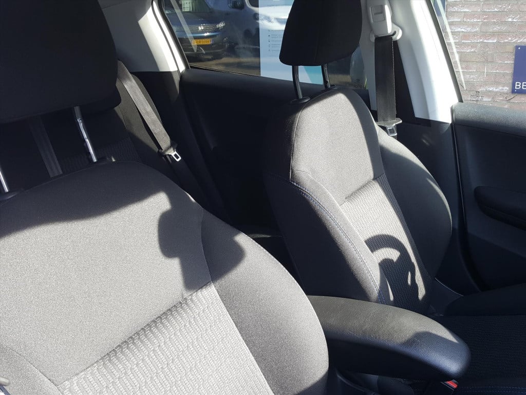 Peugeot 208 1.2 puretech 82pk signature navigatie | apple carplay & android