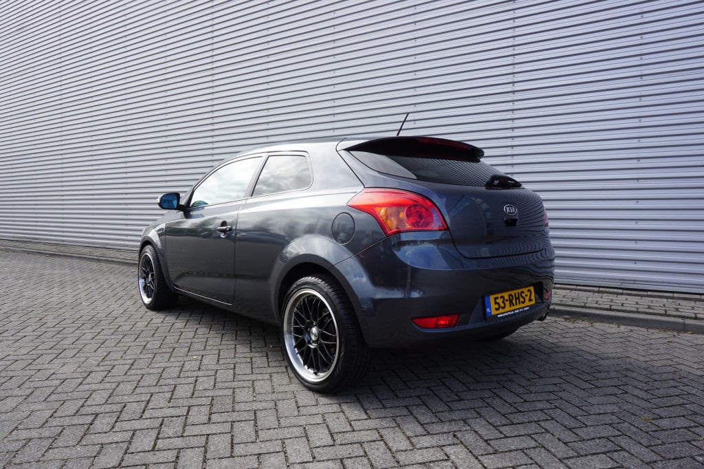 Kia Pro Cee D 1.6 cvvt seven sport airco / navi / cruise / camera / elektr.