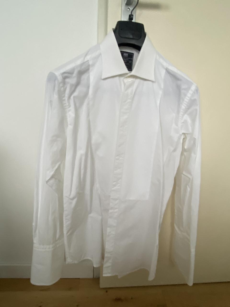 Smokingjasje Guy Laroche en dress shirt