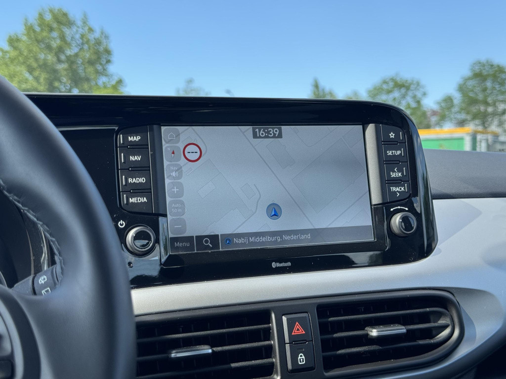 Hyundai I 10 1.0 premium | navigatie | camera | cruise & climate control | 