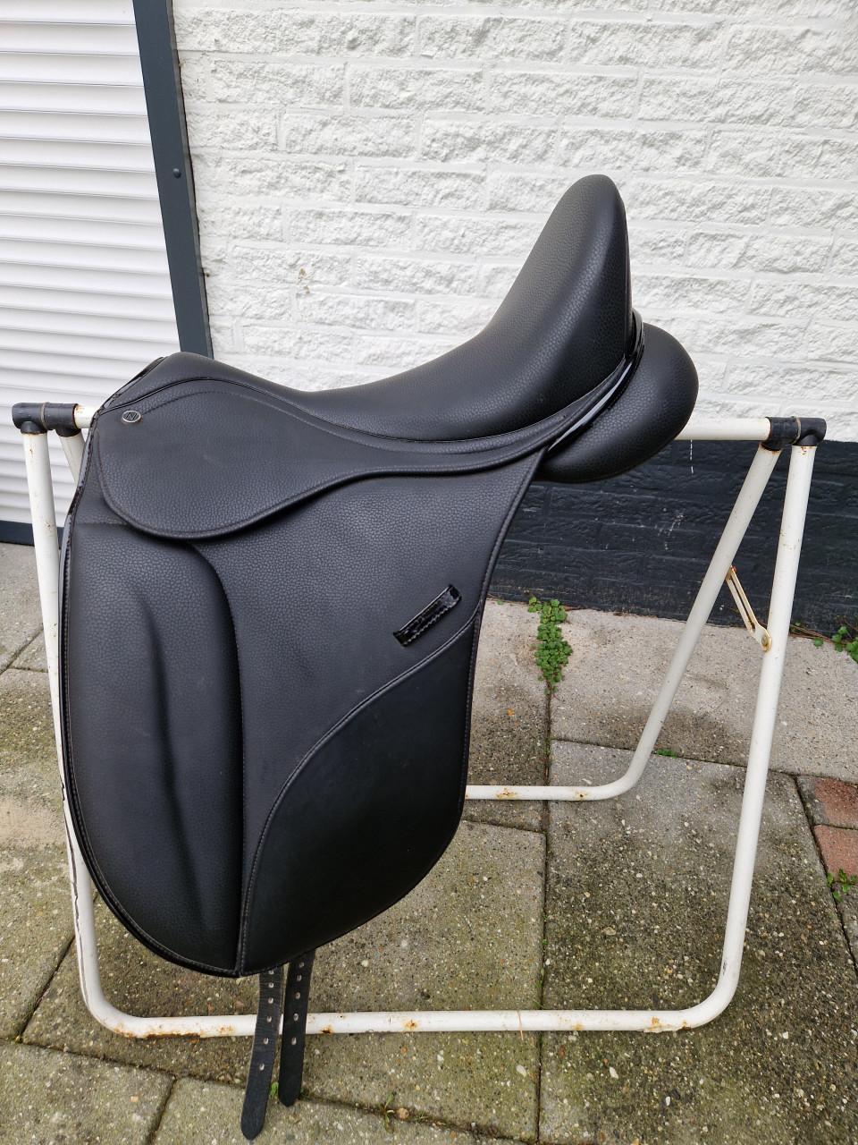 Northon pro dressuurzadel 18"