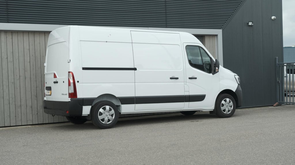 Renault Master t33 2.3 dci 135 l2h2 comfort | direct leverbaar | navigatie 