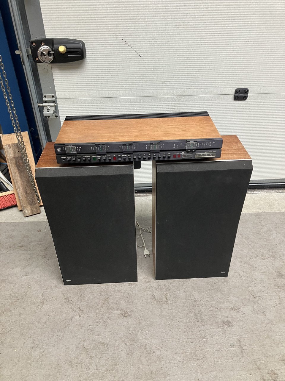 Beomaster 4000 en Beovox M70 werkend met doos en papieren