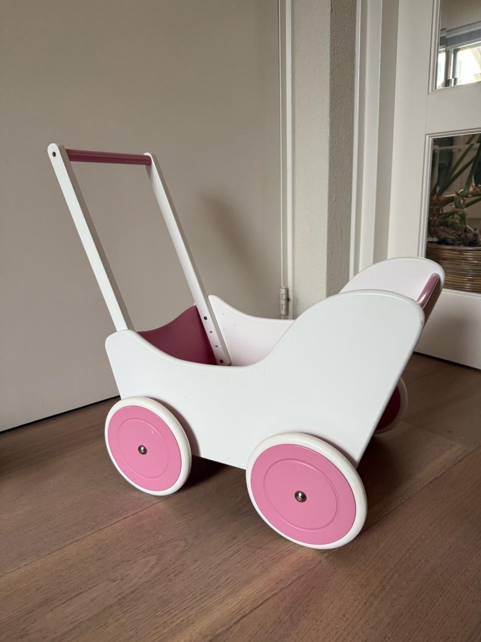 Bandits and Angels houten poppenwagen