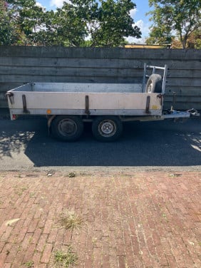 Henra aanhangwagen.