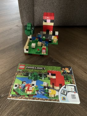 Lego Minecraft: De schapenboerderij 21153