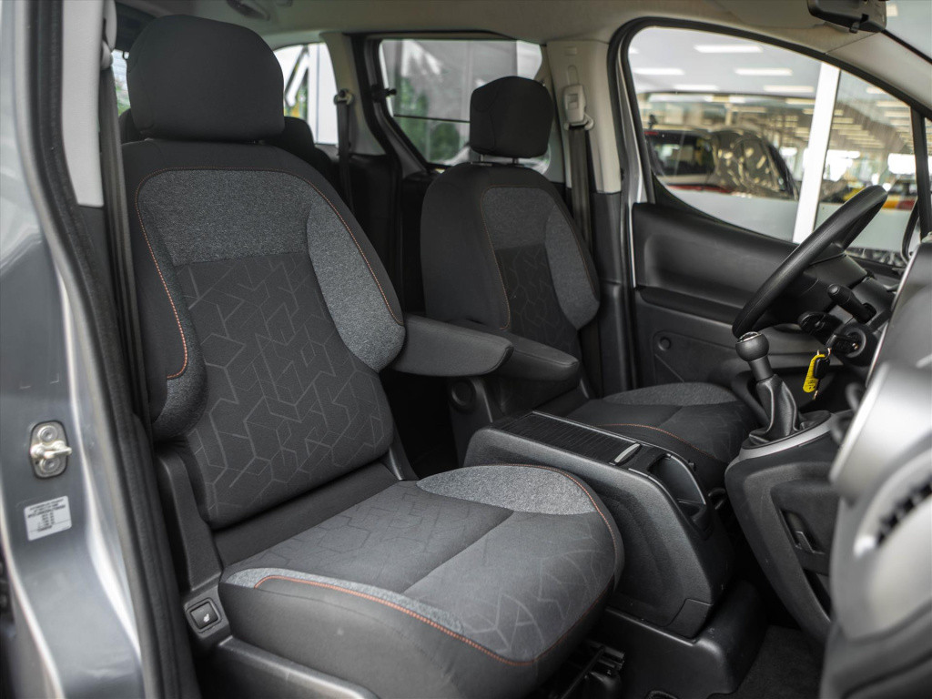 Peugeot Partner 1.2 puretech 110pk | airco | zonnepaneel | cruise control |
