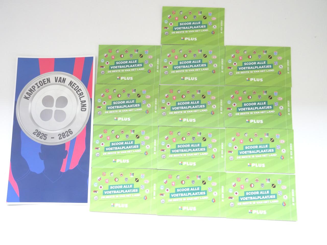 13 stuks  ongeopende PLUS voetbalplaatjes  +  1 XXL sticker  voor  € 5,00