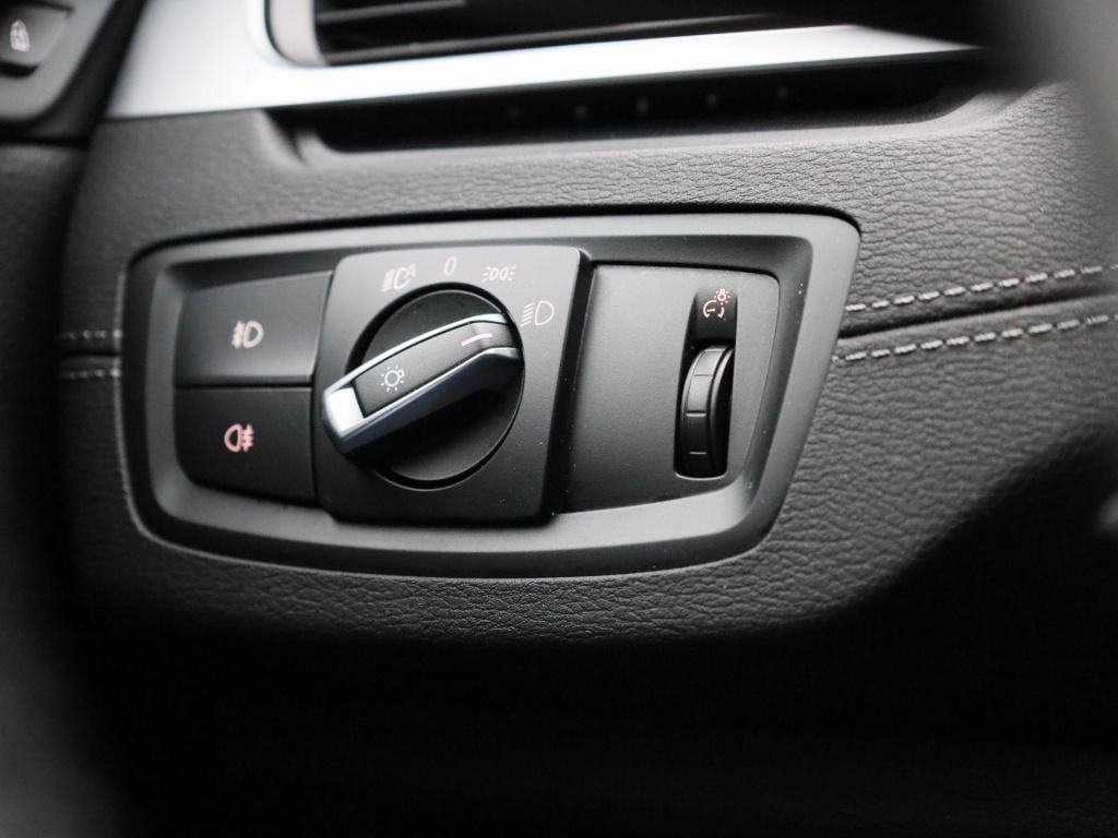 BMW X1 sdrive20i business edition plus | automaat | stoel verwarming | lede