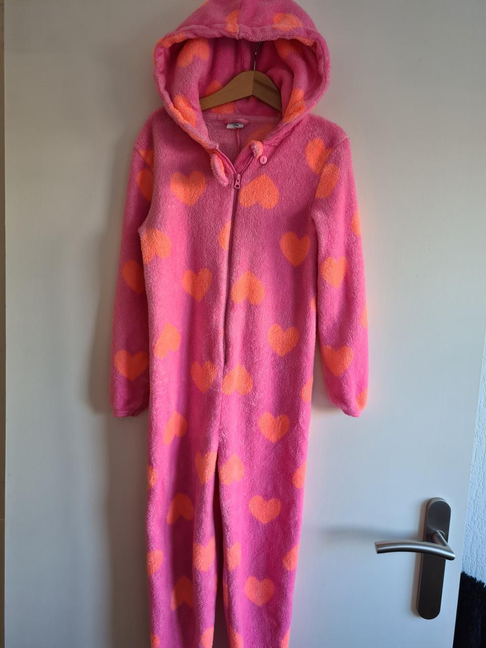 Donker roze zachte onesie van Kikki & Koko  Maat 122-128