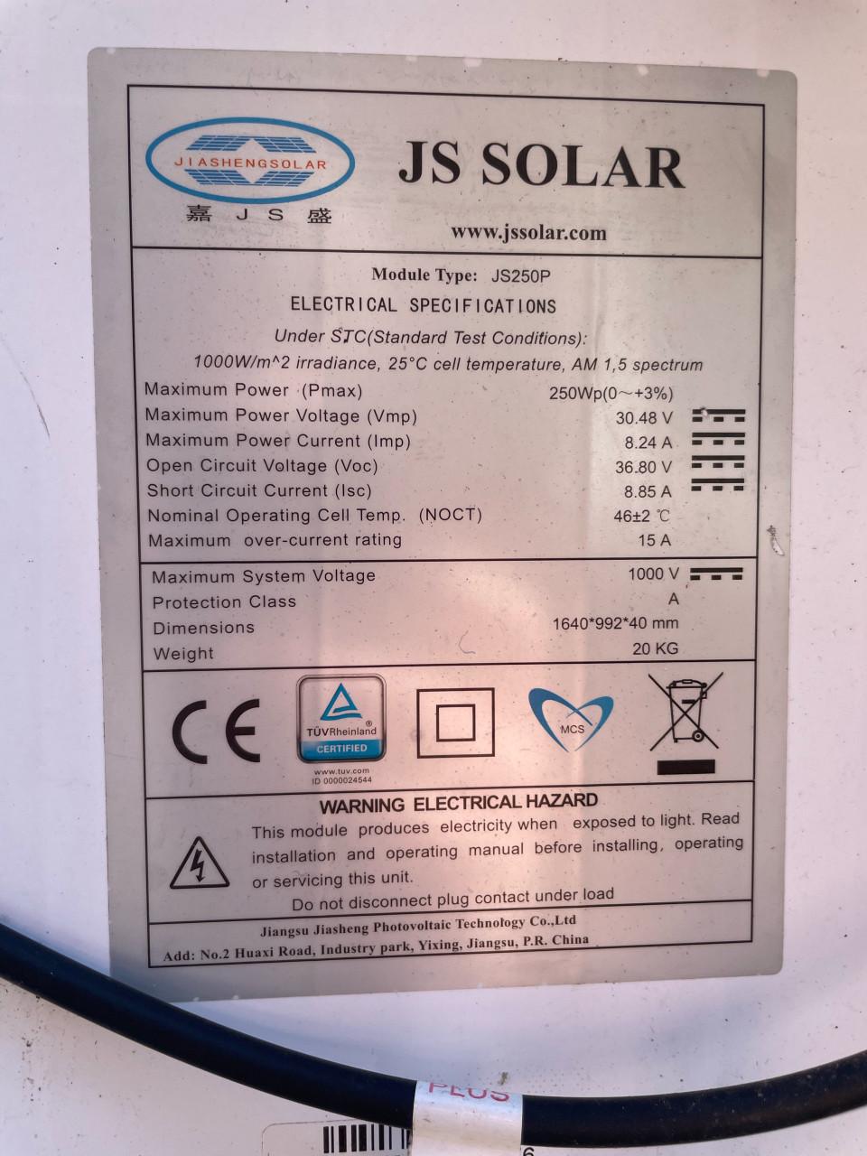 Zonnepanelen 14 stuks 250wp en 10 stuks micro omvormers