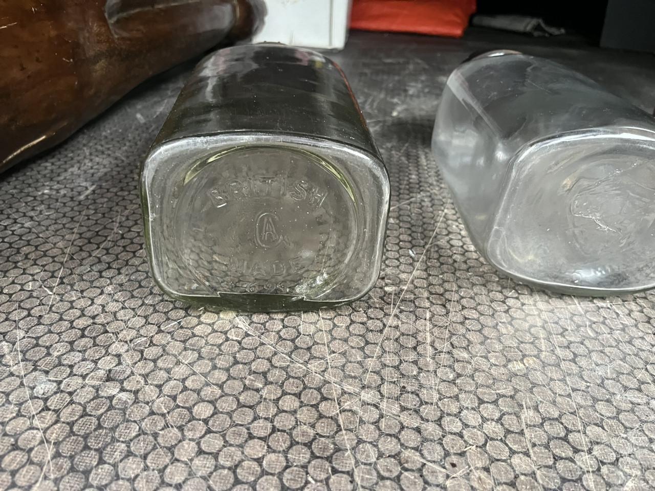 3 Engelse glazenvoorraadpotten met deksel Vintage