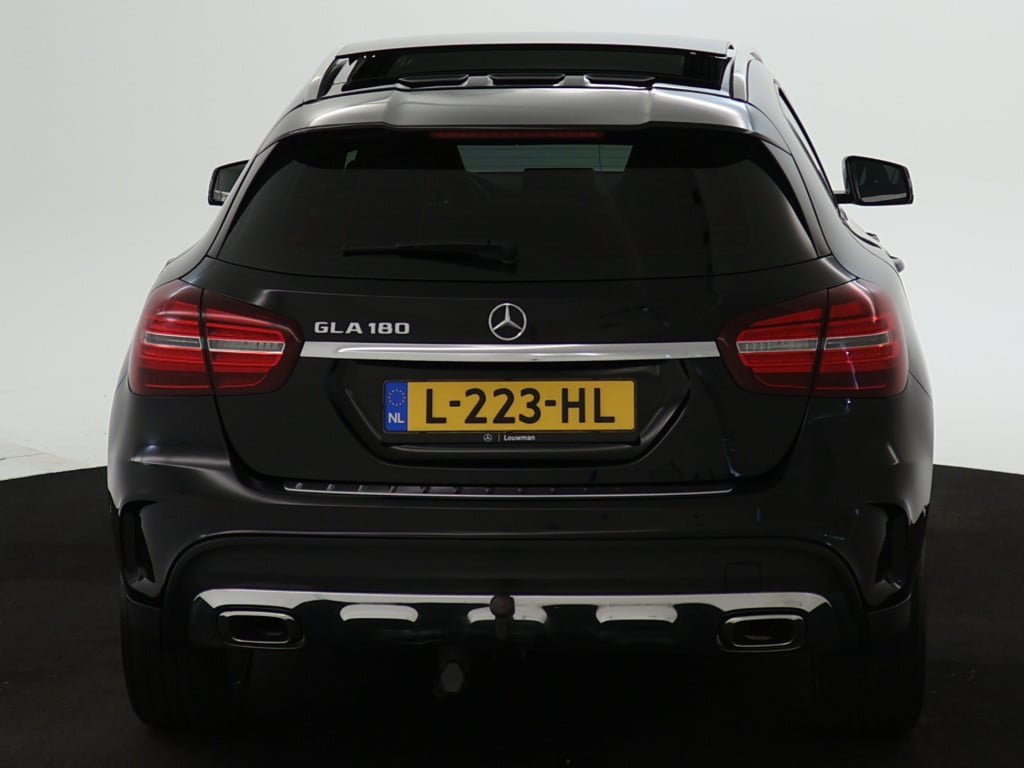 Mercedes-Benz Gla-klasse 180 business solution amg line | panoramadak | cru