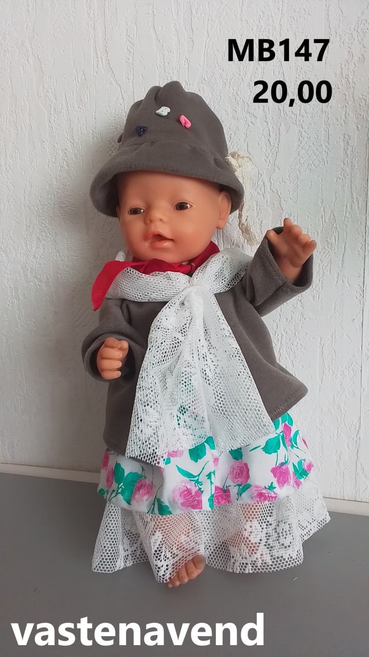 Leuke poppenkleertjes baby born. Vastenavend set. Opbrengst KiKa.