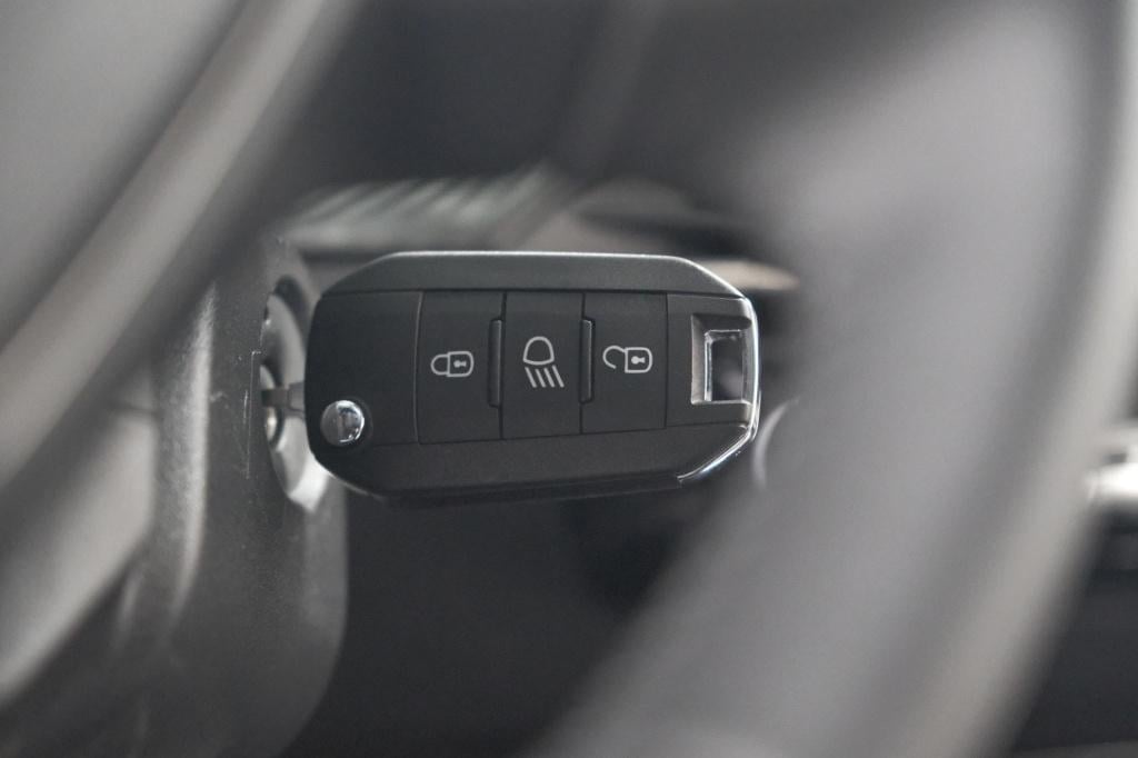 Peugeot 208 hybrid 110 e-dcs6 allure | stoelverwarming | apple carplay | pa