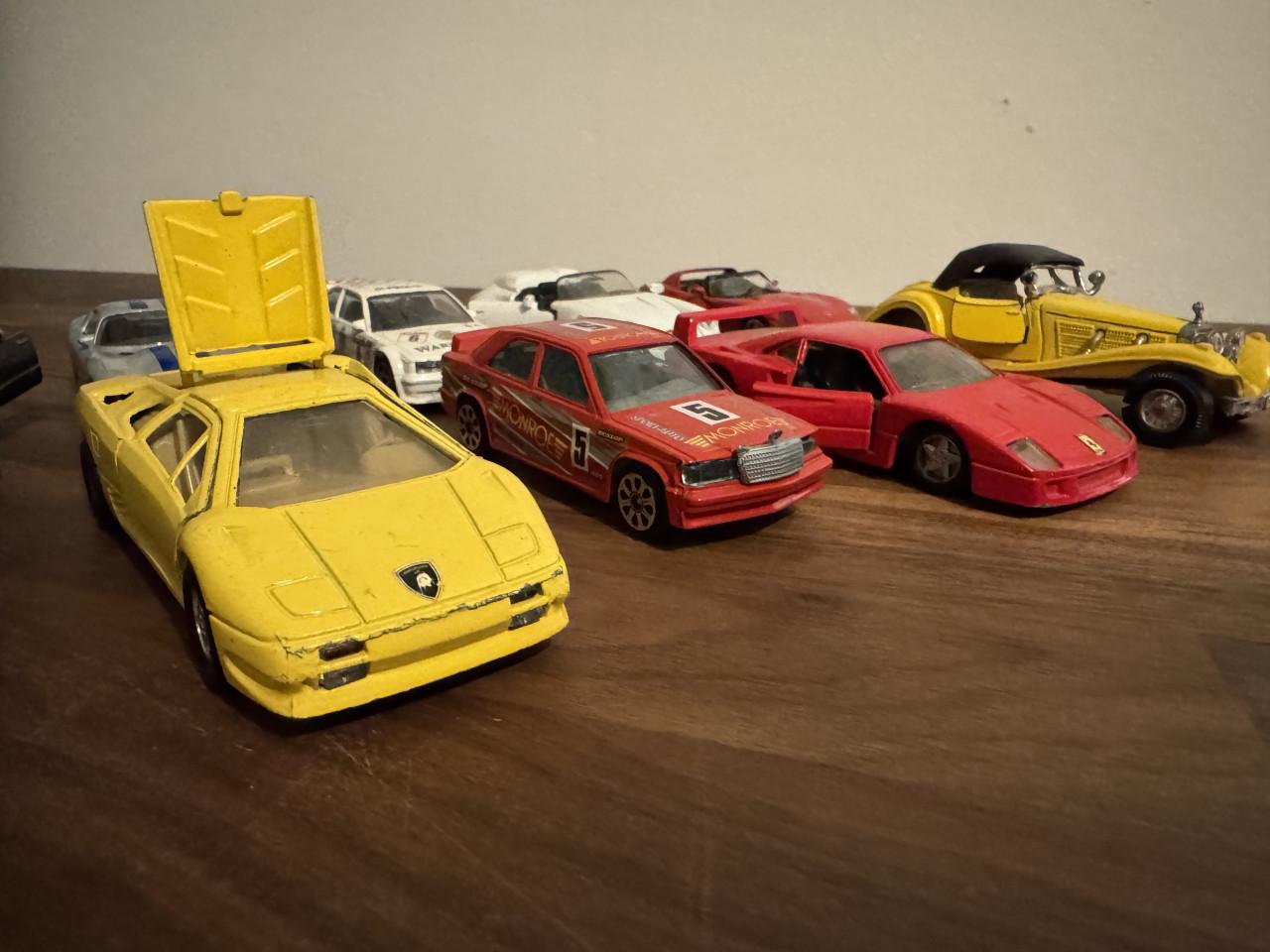 Diverse speelgoed auto's