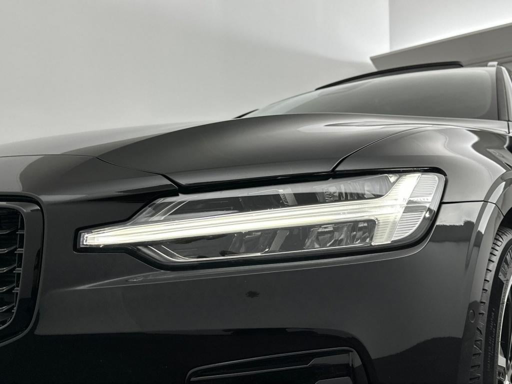 Volvo V60 t8 455pk recharge plus dark| pano| trekhaak| 360camera|