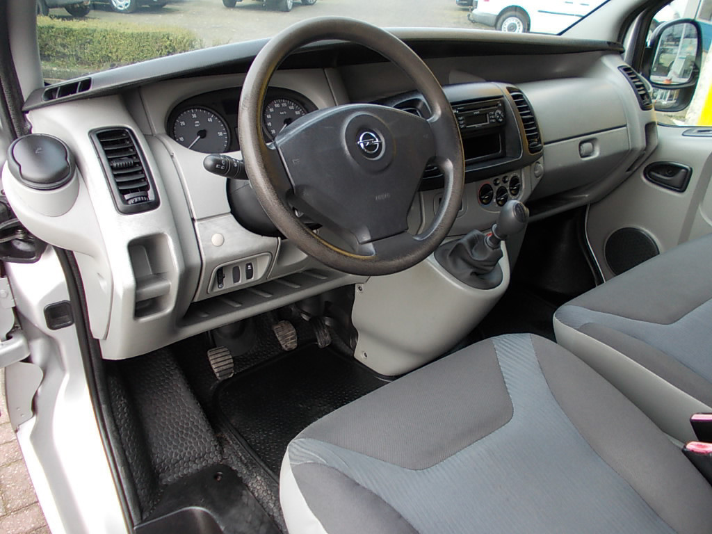 Opel Vivaro 2.0 cdti l2h1 airco, trekhaak 163000 km!!