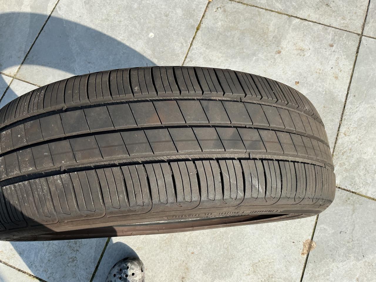 2 Autobanden Goodyear Efficiënt Grip