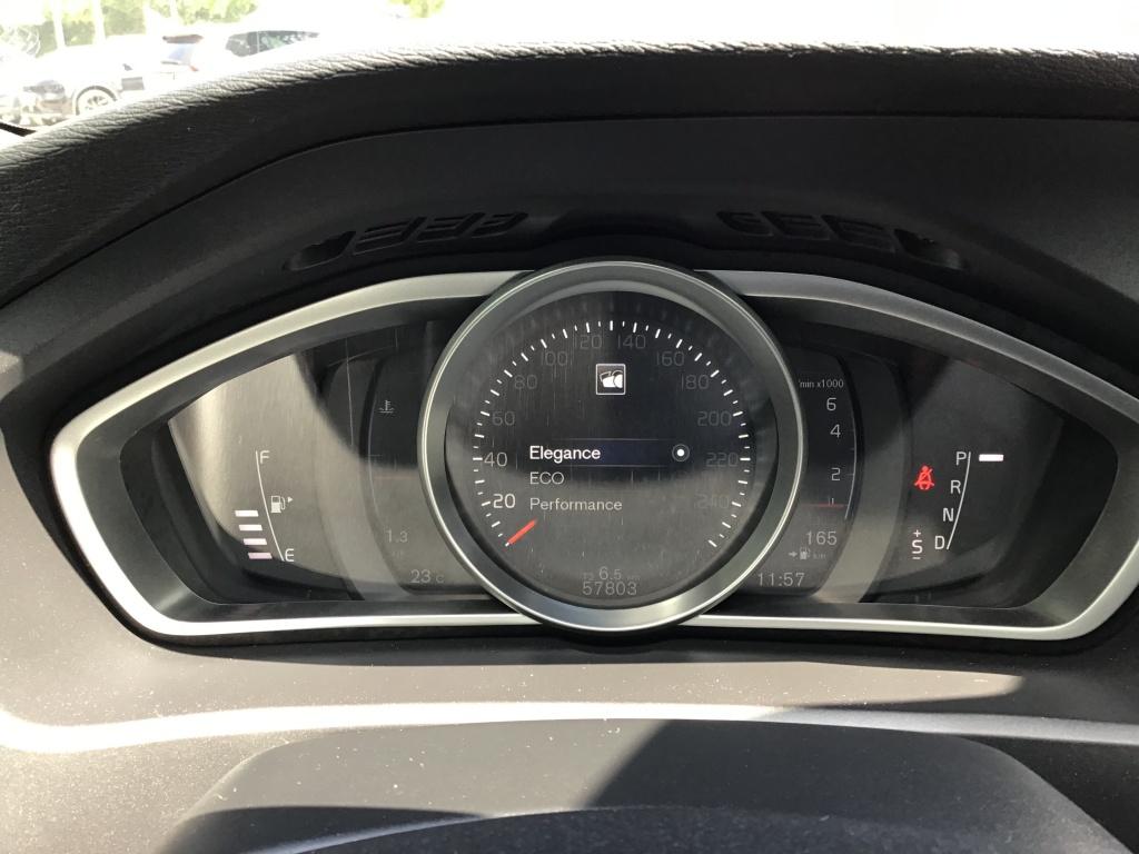 Volvo V40 t3 153pk aut6 polar+ sport| panodak| camera| trekhgaak| h&k soun