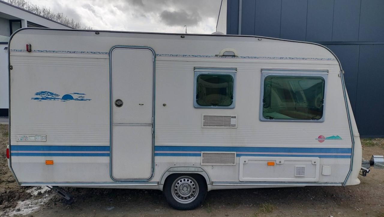 Adria 431 (2002) met voortent