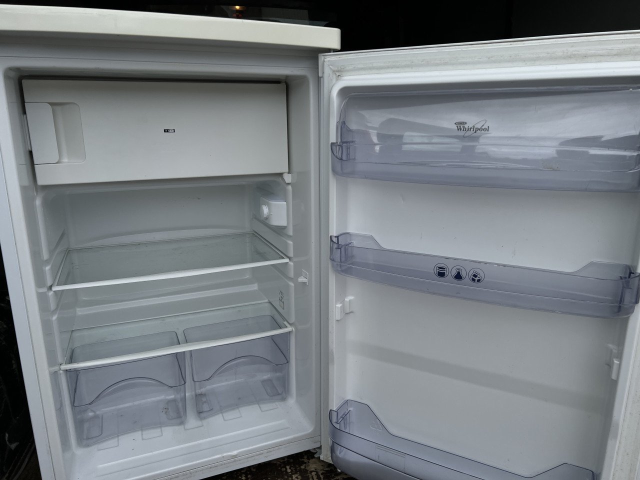 Whirlpool A++ klasse tafelmodel Koelkast met vriesvak 85x55 cm.