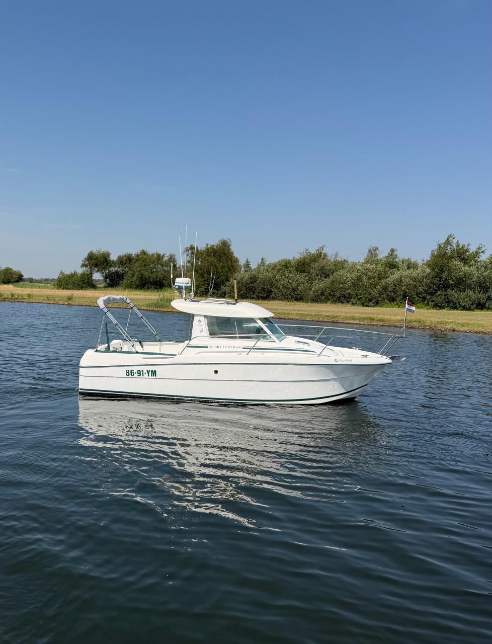 Jeanneau Merry Fisher 695 diesel sportvisboot en gezinsboot