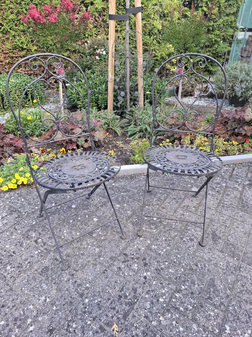 Set gietijzeren tuinstoelen