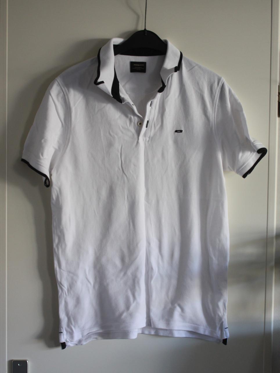 Witte polo met zwarte details  maat L