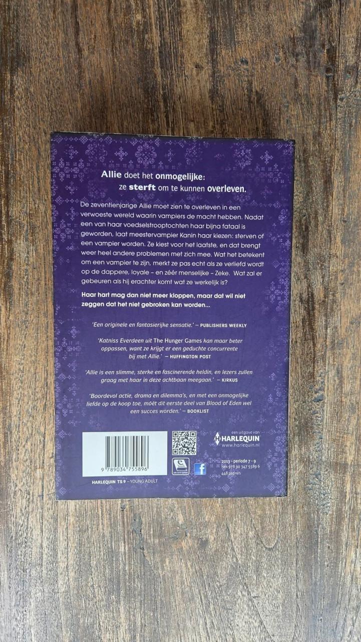 🌠 2 Young Adult paperbacks van Julie Kagawa. Fantasy. Blood of Eden