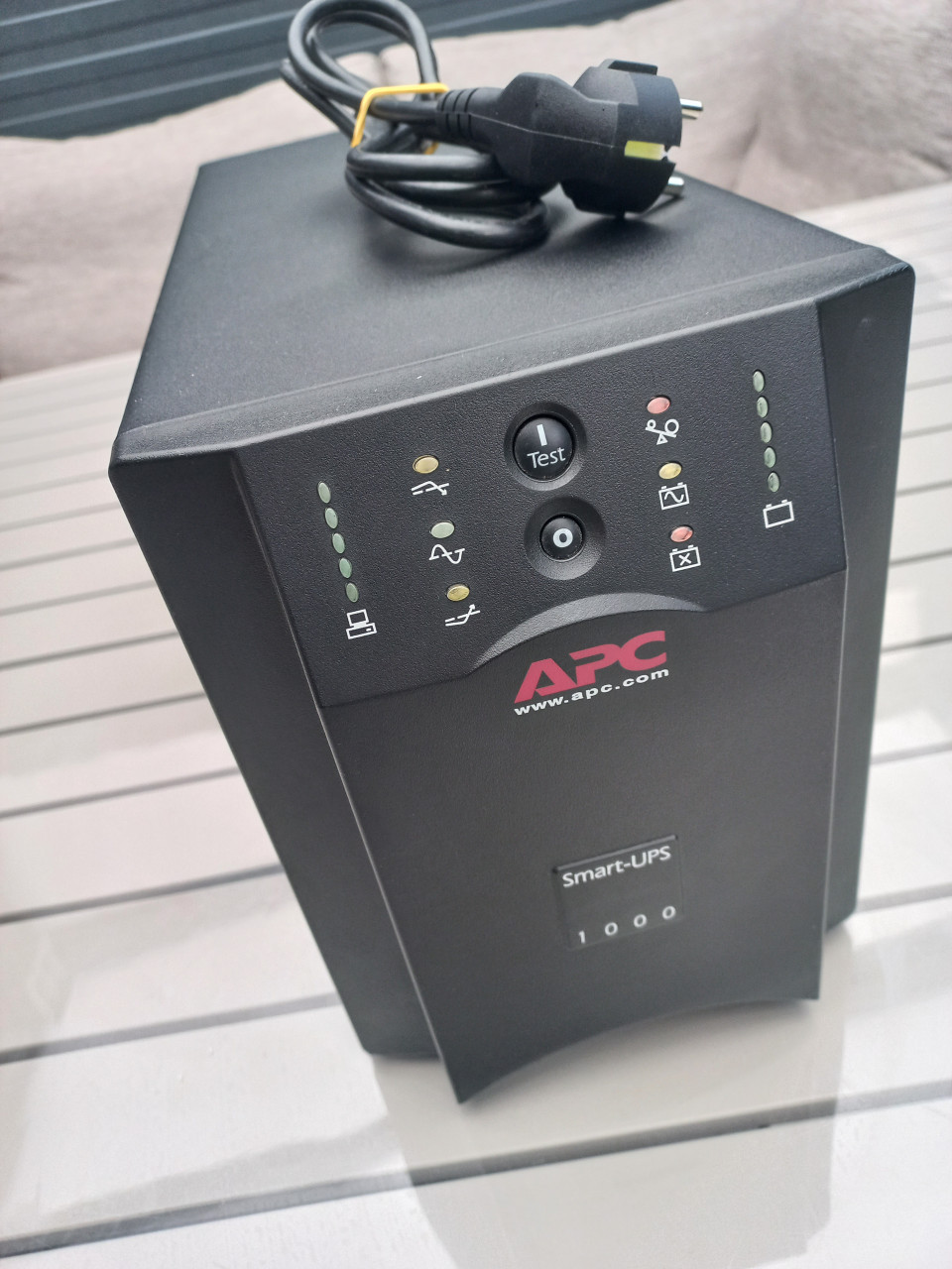 APC smart ups 1000