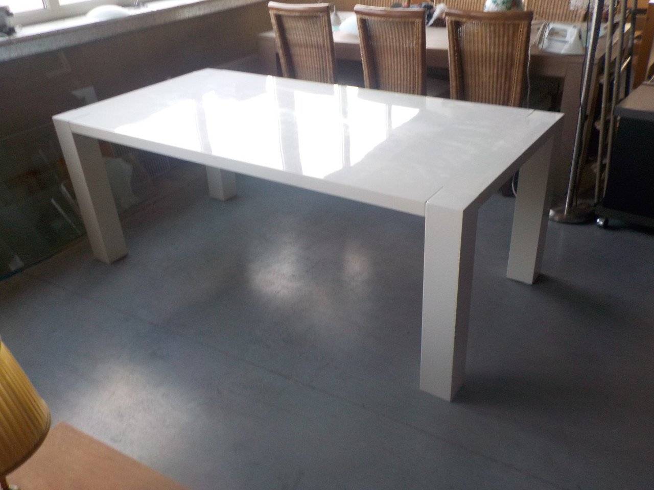 Mooie kwaliteit wit glanseden eettafel 100 x 200 cm in zeer gioede staat