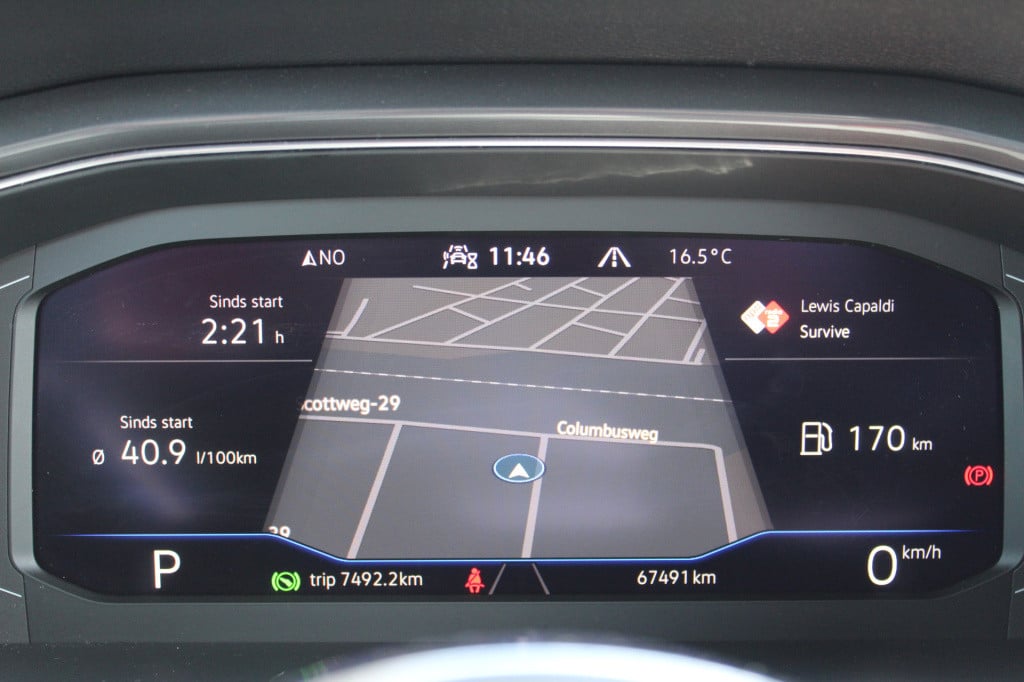 Volkswagen T-roc 1.5 tsi r-line | acc | navi | camera | dsg | trekhaak