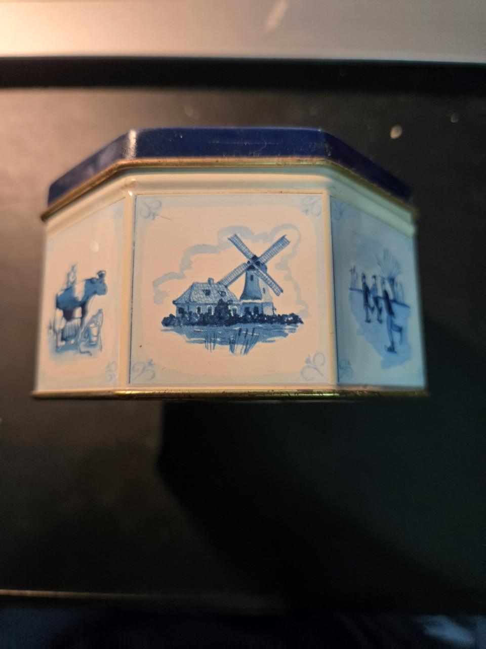 Achthoekig Delfts blauw blik . L.J. Joosse Middelburg Ø10cm