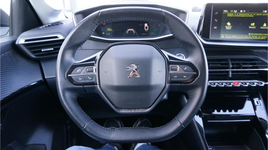 Peugeot 208 1.2 puretech 100 allure rijklaar incl garantie